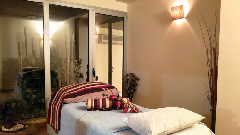 Espai de massatges de Camí de Vida by Natalia Dómine al Happy Yoga Girona.