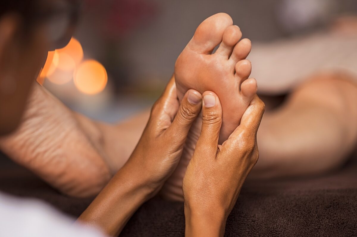 Reflexologia Podal Massatges relaxants a Girona. Tractaments i massatges terapèutics peus Girona